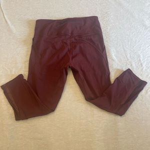 Maroon athleta mesh capri leggings with pockets,size m.